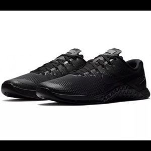 all black metcon